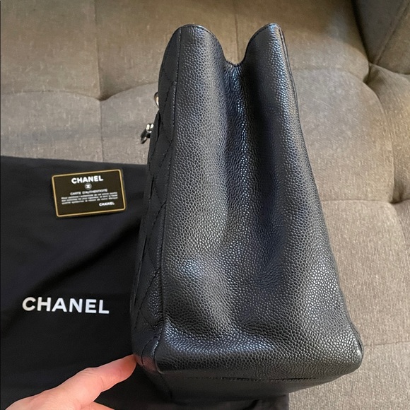 CHANEL Navy Quilted Leather Grand Shopping Tote with Interlocking CC - Picture 9 of 15